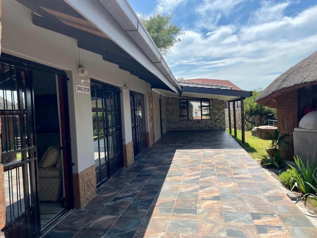 Eagles View Kungwini Hotel Бронкхорстпрут Екстериор снимка