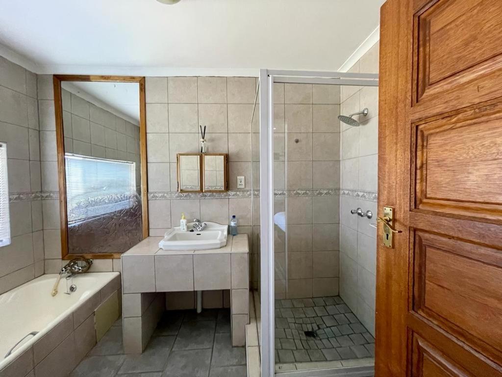 Eagles View Kungwini Hotel Бронкхорстпрут Екстериор снимка
