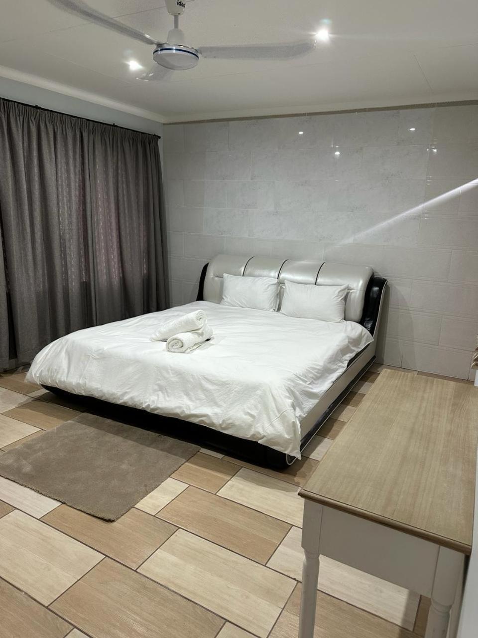 Eagles View Kungwini Hotel Бронкхорстпрут Екстериор снимка