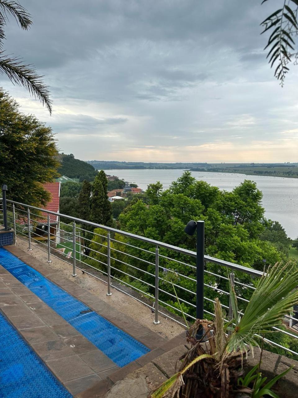 Eagles View Kungwini Hotel Бронкхорстпрут Екстериор снимка