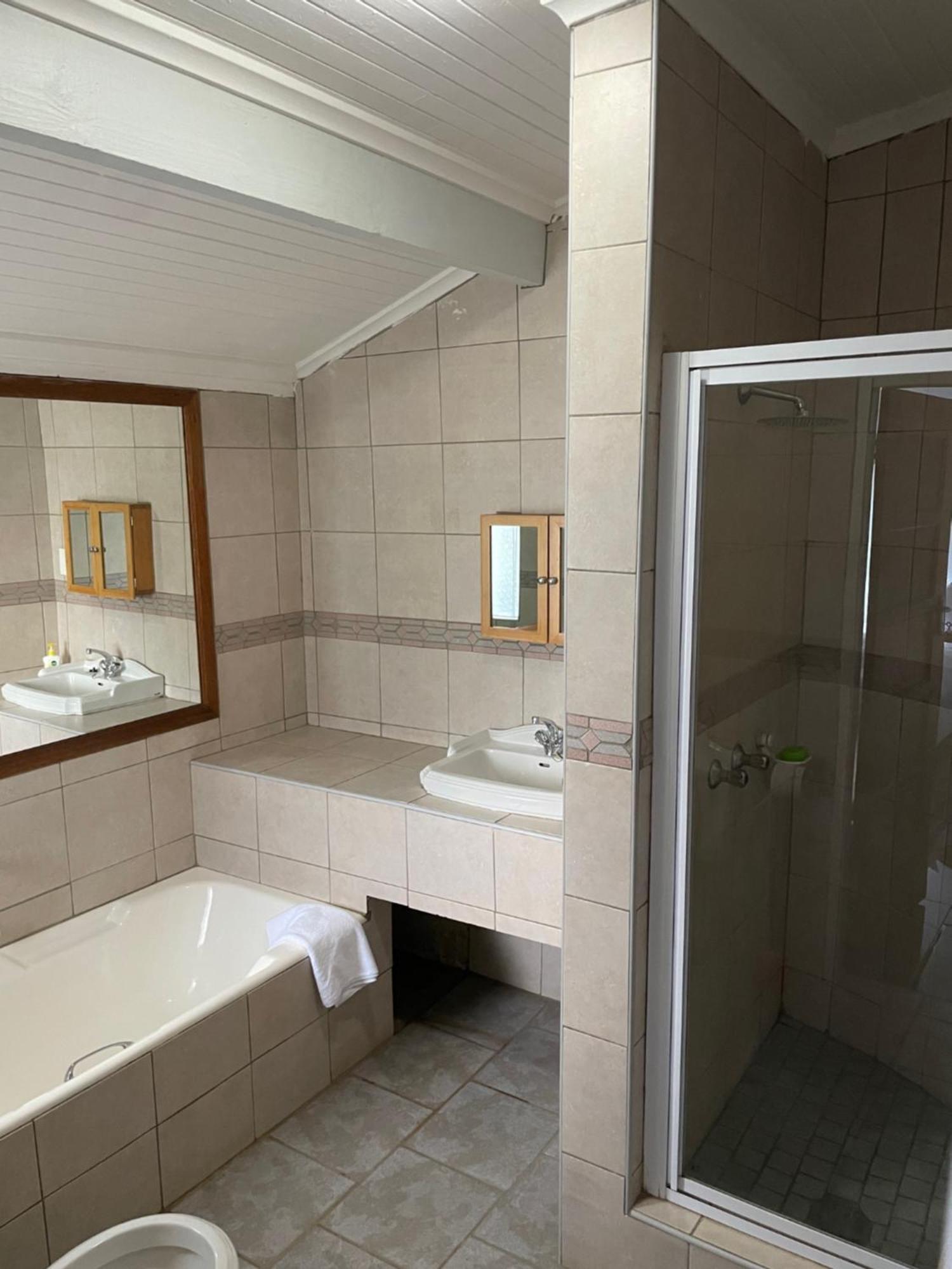 Eagles View Kungwini Hotel Бронкхорстпрут Екстериор снимка