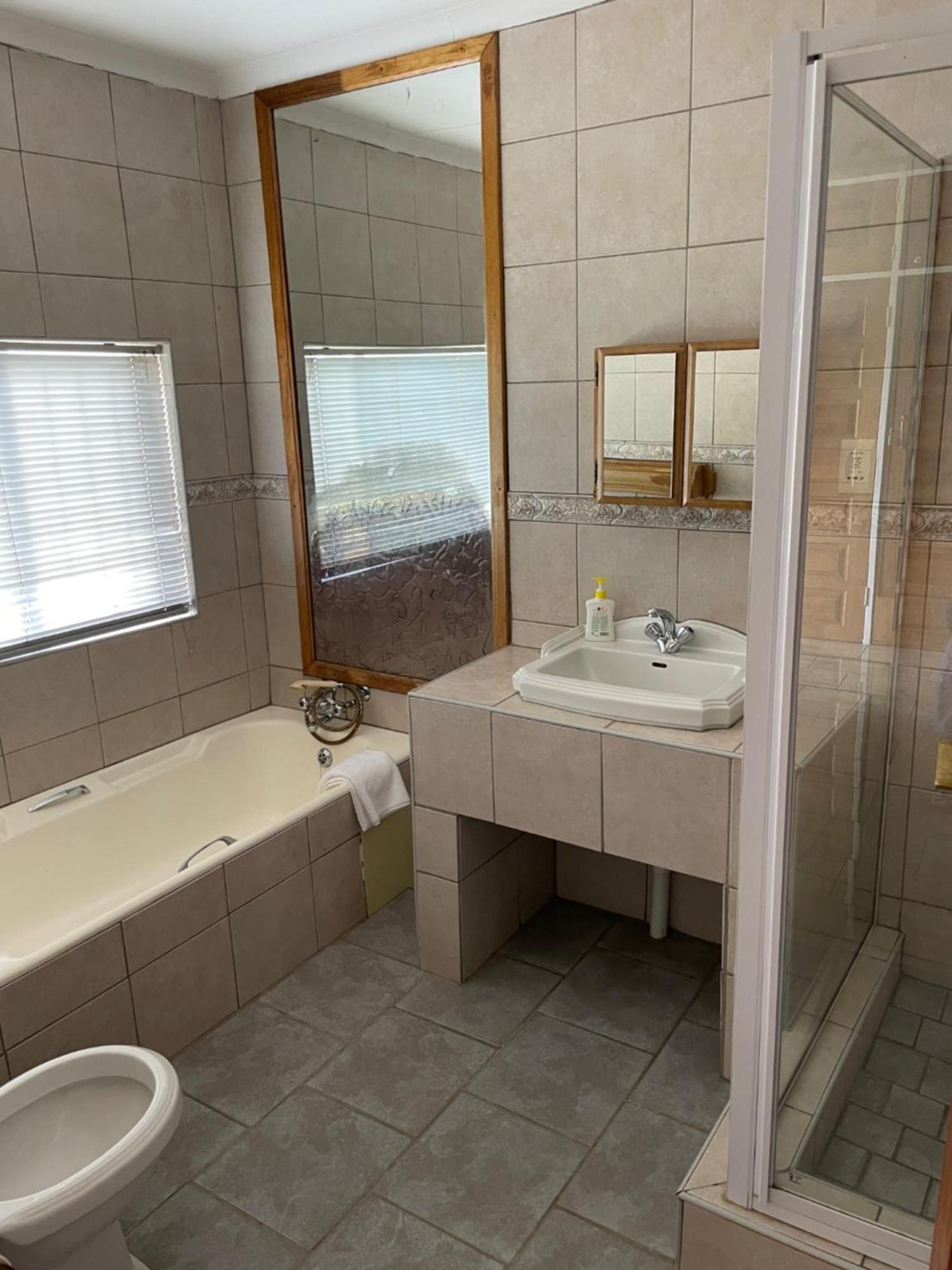 Eagles View Kungwini Hotel Бронкхорстпрут Екстериор снимка