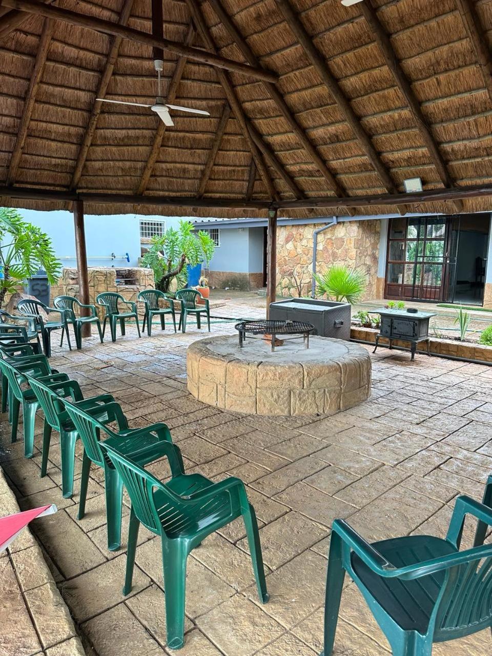 Eagles View Kungwini Hotel Бронкхорстпрут Екстериор снимка