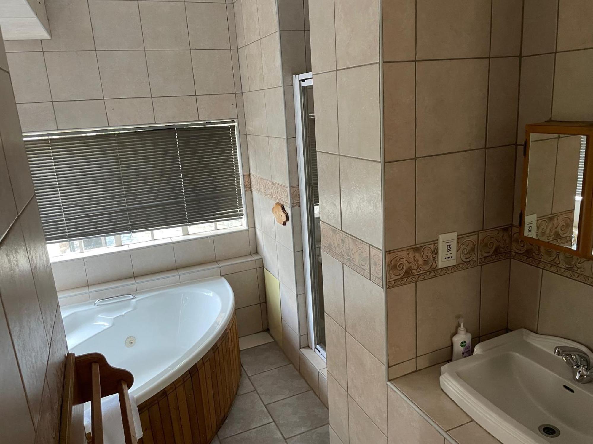 Eagles View Kungwini Hotel Бронкхорстпрут Екстериор снимка