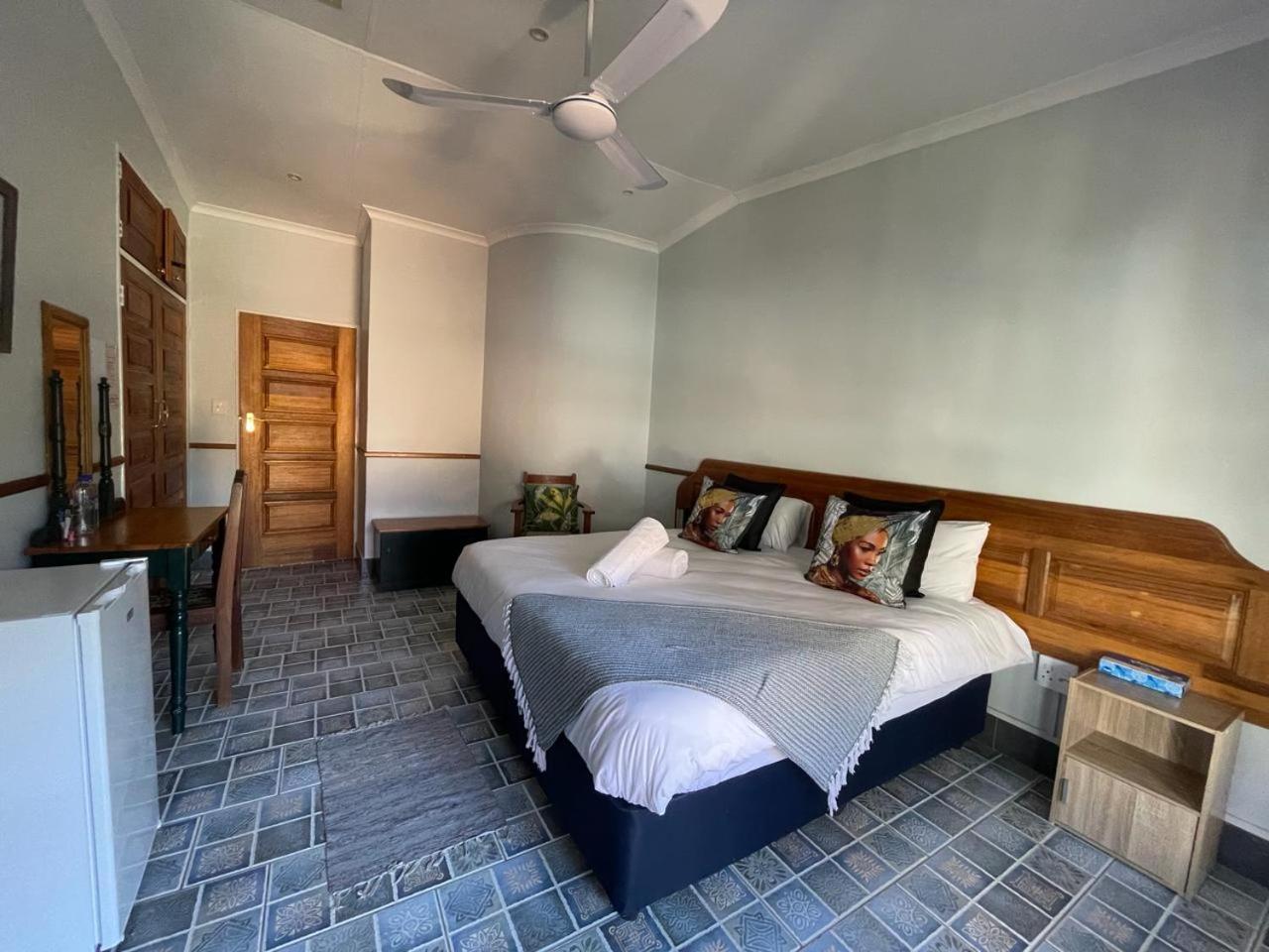 Eagles View Kungwini Hotel Бронкхорстпрут Екстериор снимка