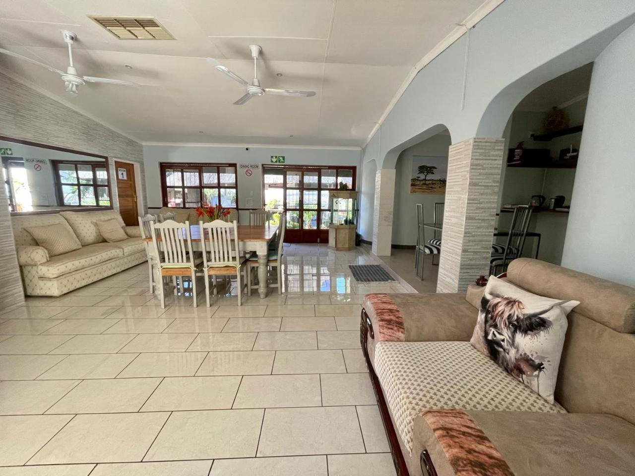 Eagles View Kungwini Hotel Бронкхорстпрут Екстериор снимка