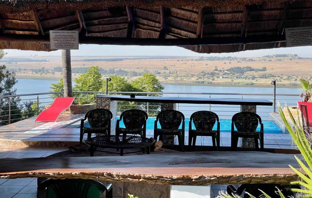 Eagles View Kungwini Hotel Бронкхорстпрут Екстериор снимка