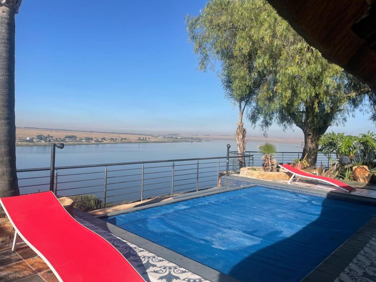 Eagles View Kungwini Hotel Бронкхорстпрут Екстериор снимка