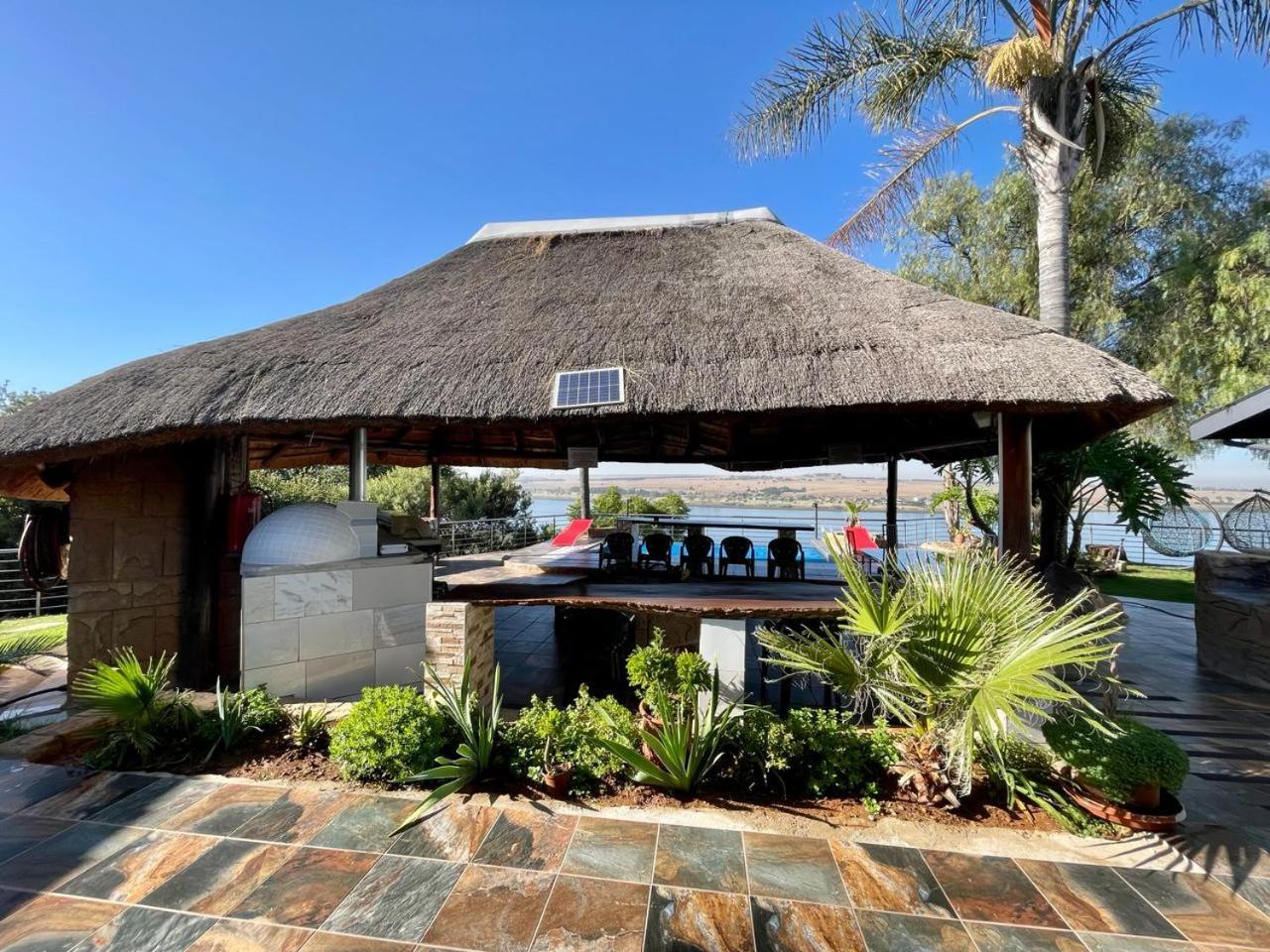 Eagles View Kungwini Hotel Бронкхорстпрут Екстериор снимка