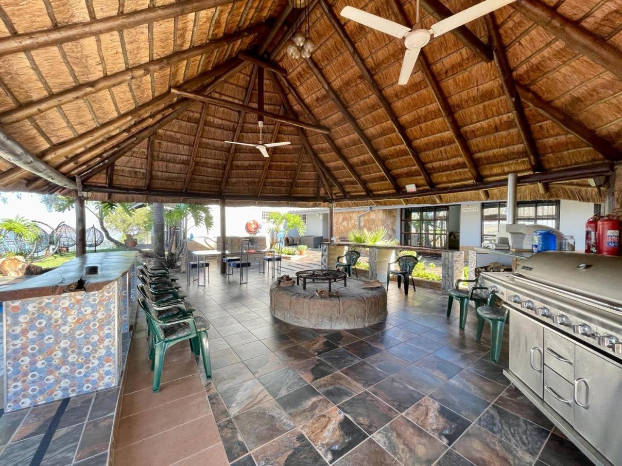 Eagles View Kungwini Hotel Бронкхорстпрут Екстериор снимка