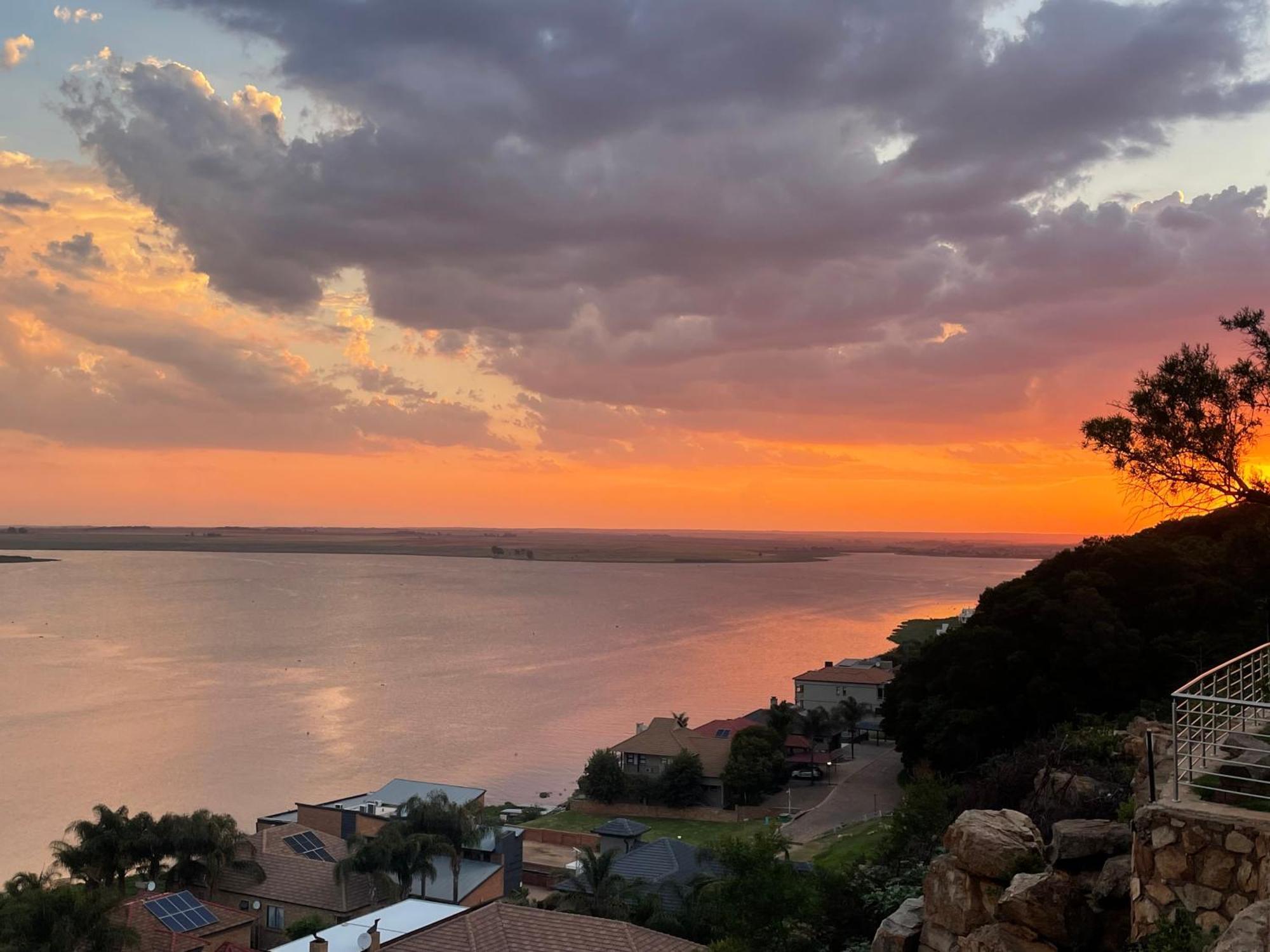 Eagles View Kungwini Hotel Бронкхорстпрут Екстериор снимка