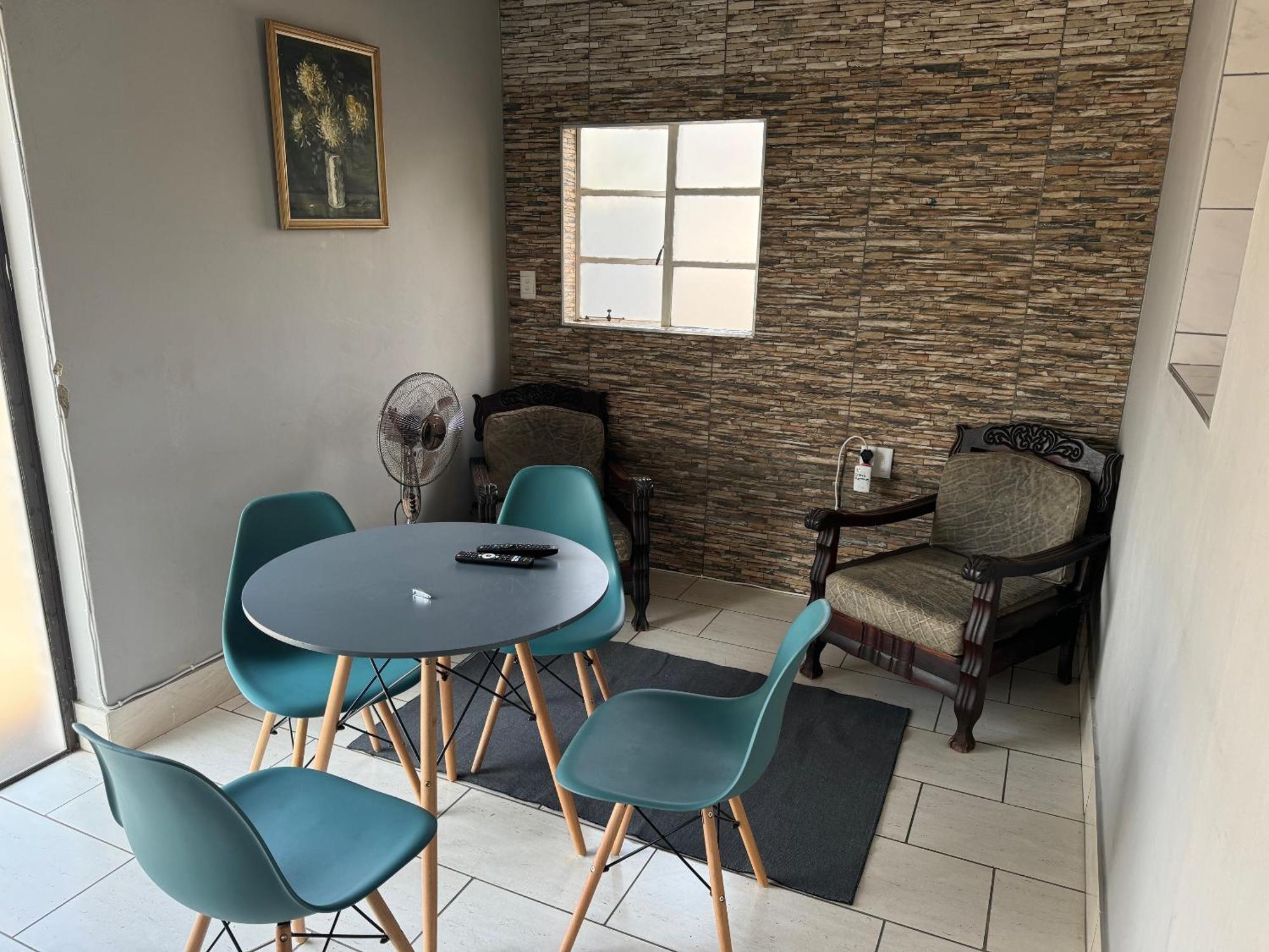 Eagles View Kungwini Hotel Бронкхорстпрут Екстериор снимка