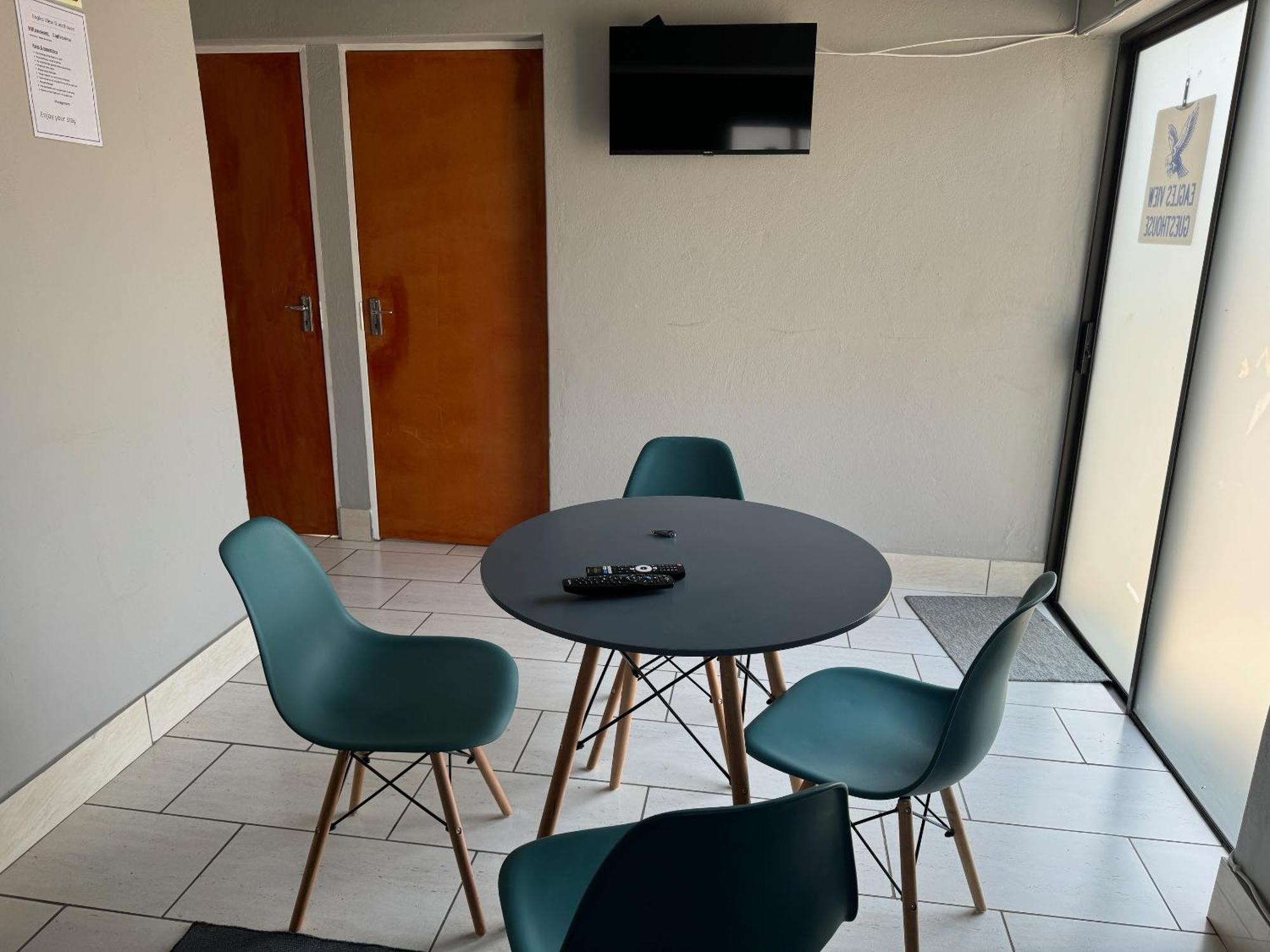 Eagles View Kungwini Hotel Бронкхорстпрут Екстериор снимка